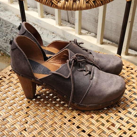 Sanita Theadora   Brown Leather Distressed Studded Heel Clog Oxford - Picture 1 of 7